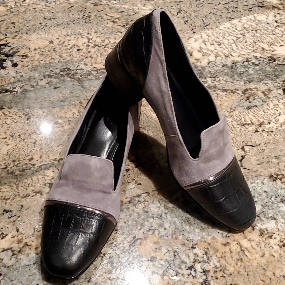 Nwot💞LOGO* Shoes